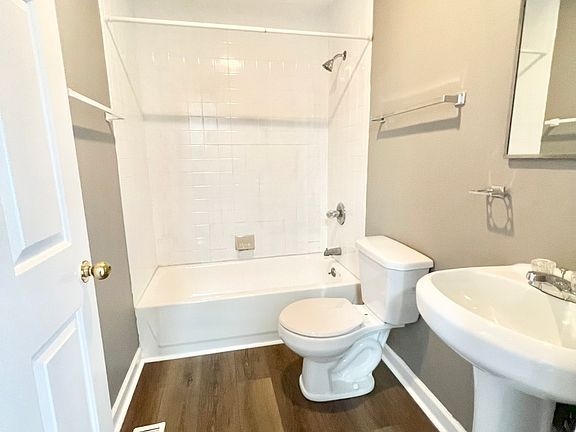 3rd image of 1537 W Kentucky St