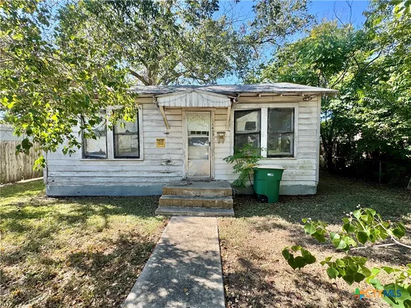 1409 E Commercial St, Victoria, TX 77901