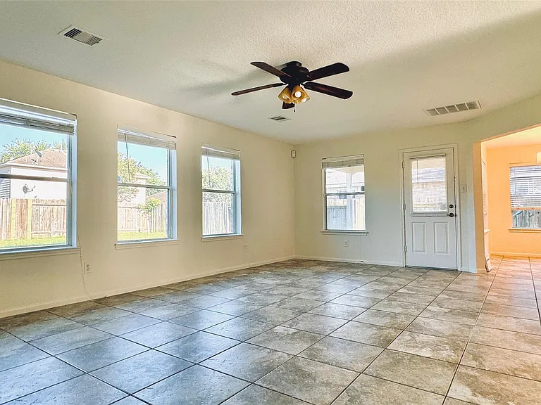 5906 Llano Creek Dr — Photo 5