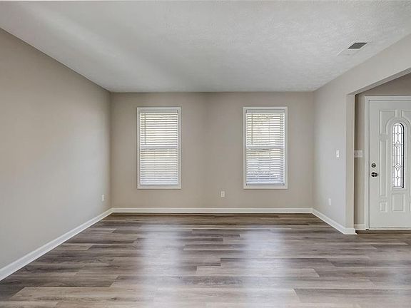5th image of 3053 Highland Park Ln