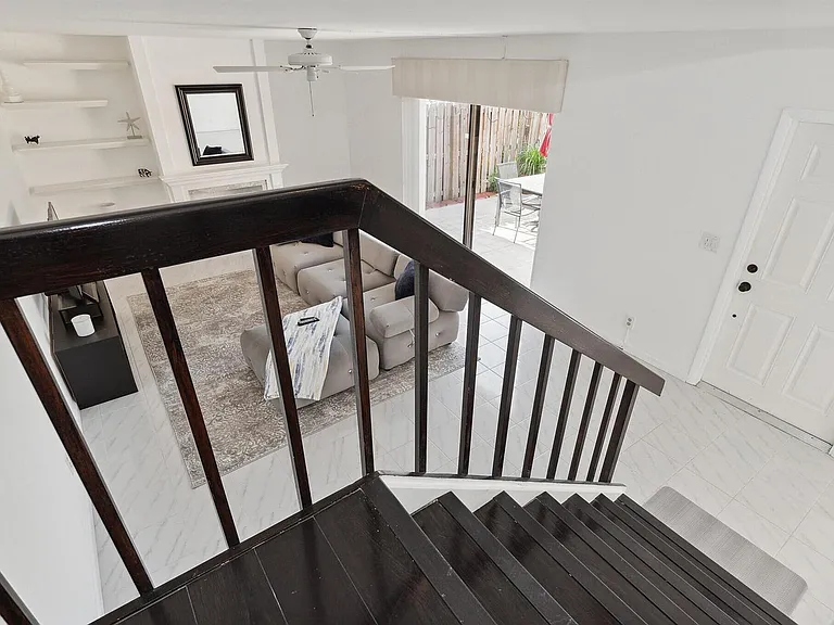 564 Springdale Cir — Photo 15