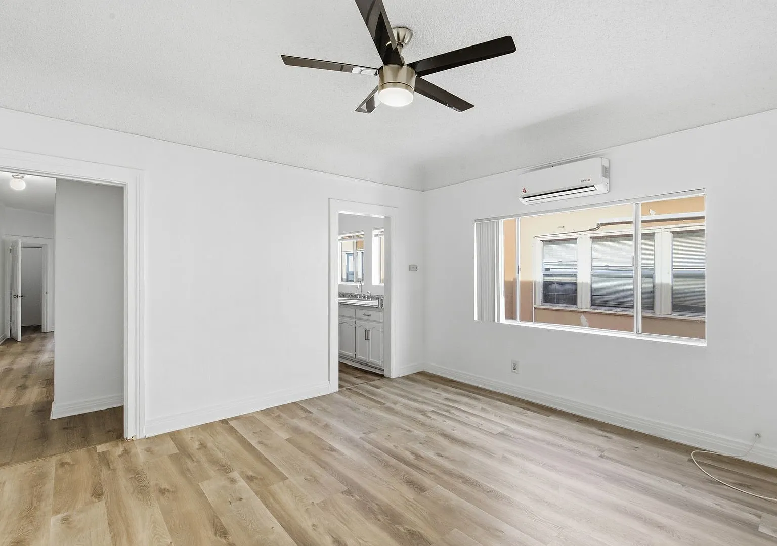 707 W 48th Street — Photo 1