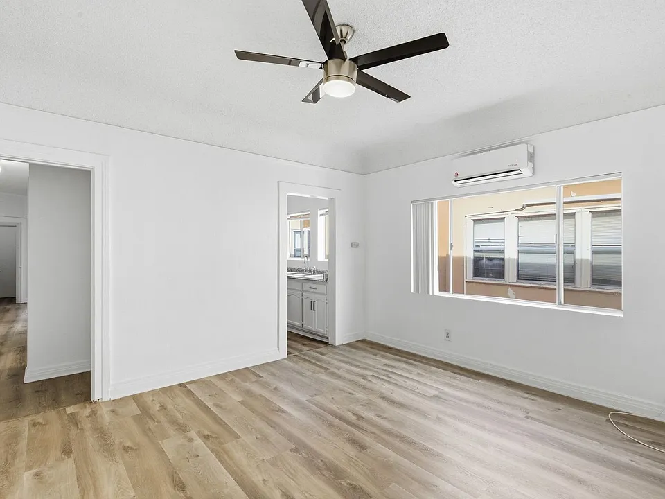 707 W 48th Street
