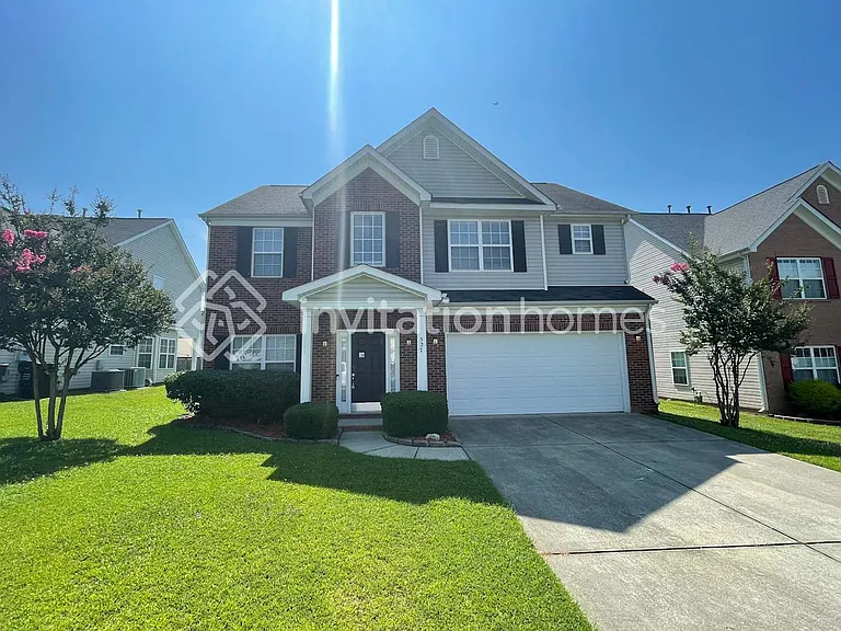 527 Clearwater Dr NW — Photo 1