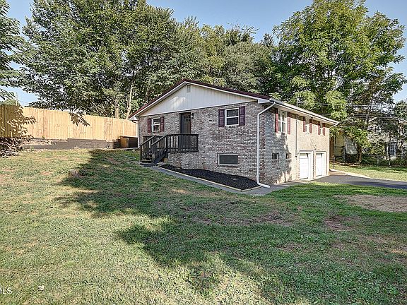 4th image of 205 Chadwell Rd