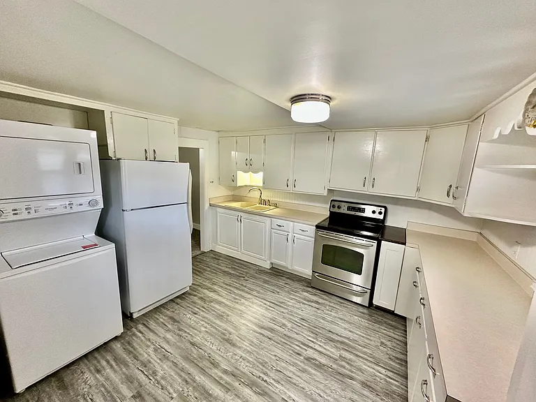 61 W Main St #B — Photo 5