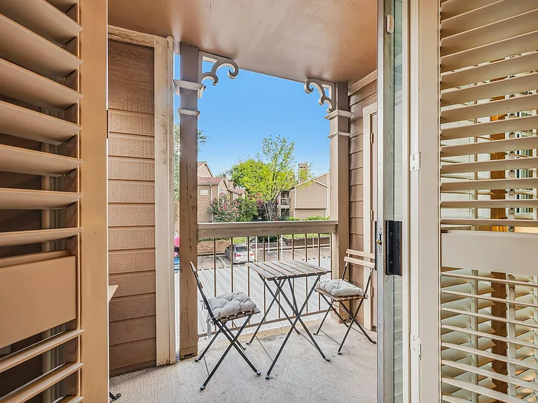1860 White Oak Dr #242 — Photo 21