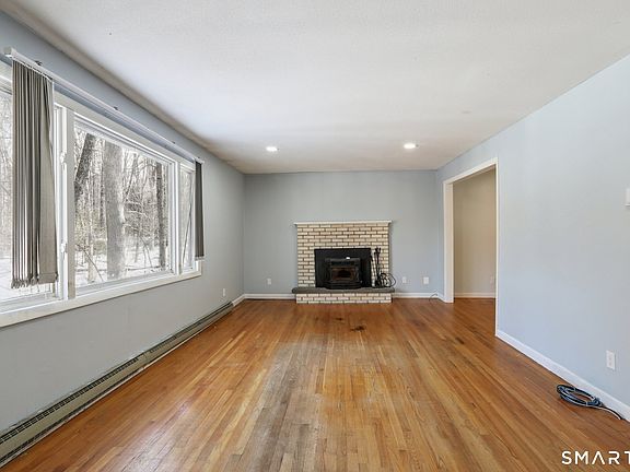 4th image of 643 Bucks Hill Road