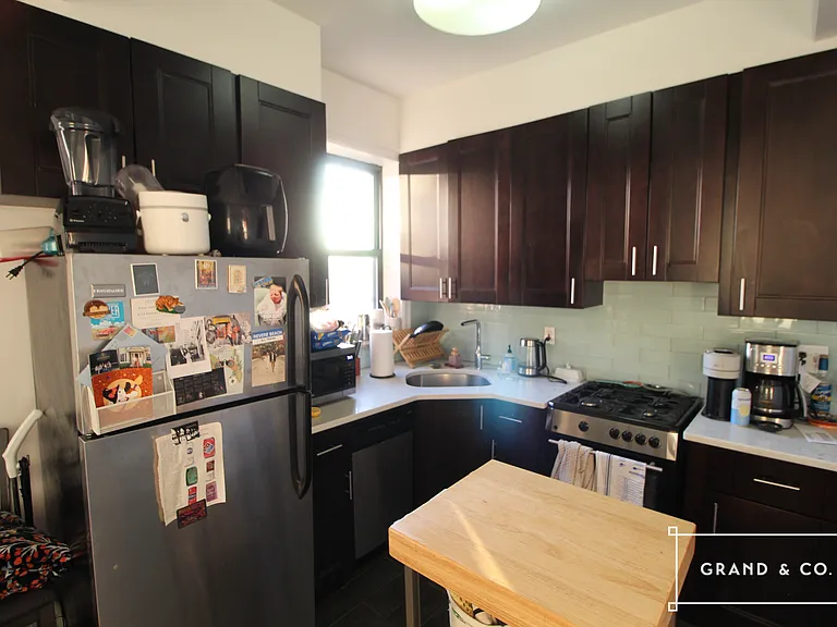 14 Maujer St #14 — Photo 2