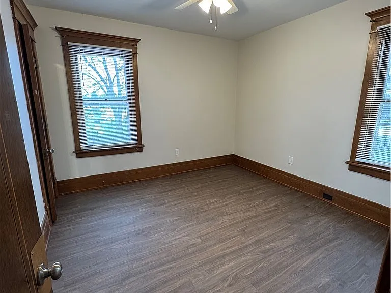 121 W Humboldt Pkwy #B — Photo 11