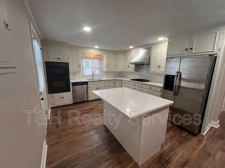 708 N Independence St — Photo 11