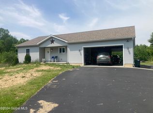 20 Brightman Rd, Mechanicville, NY 12118