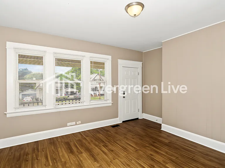 3980 Washington Ave — Photo 2