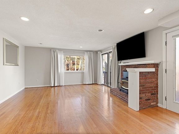 3rd image of 89 Trailside Way #89