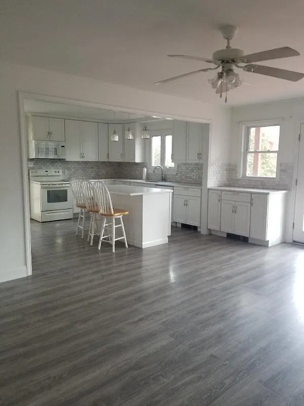 4 bed, 2.5 bath, 2054 sqft, $2,500 — Photo 1