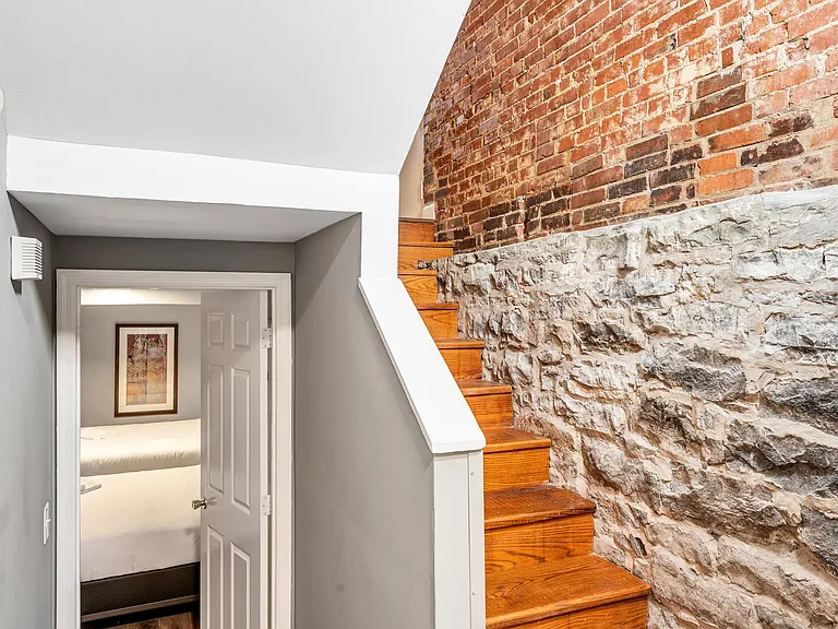 715 Barton St #715 — Photo 24