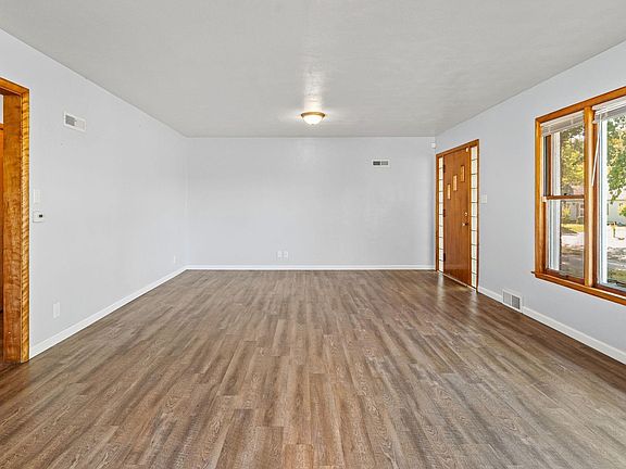 3rd image of 1834 Summit Dr