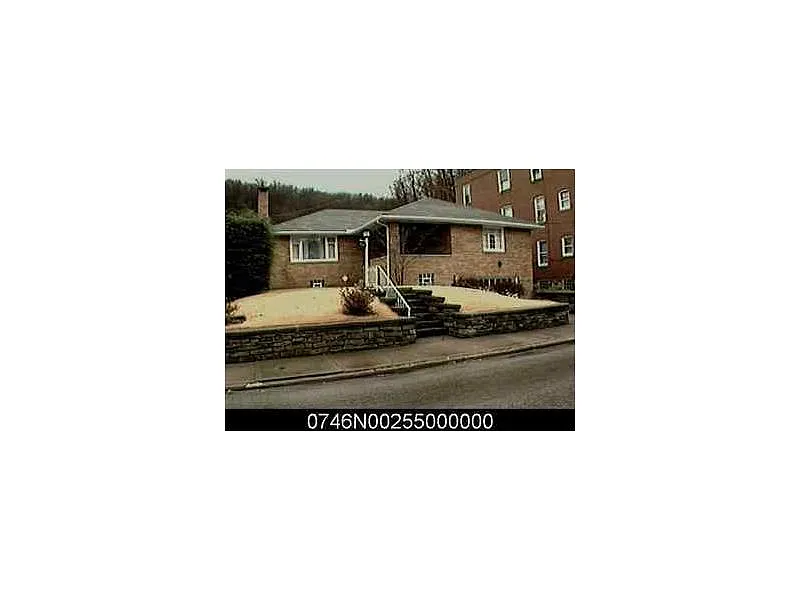 526 Wall Ave photo 1