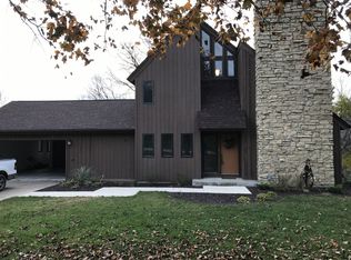 2215 Aspen Dr, Dubuque, IA 52001