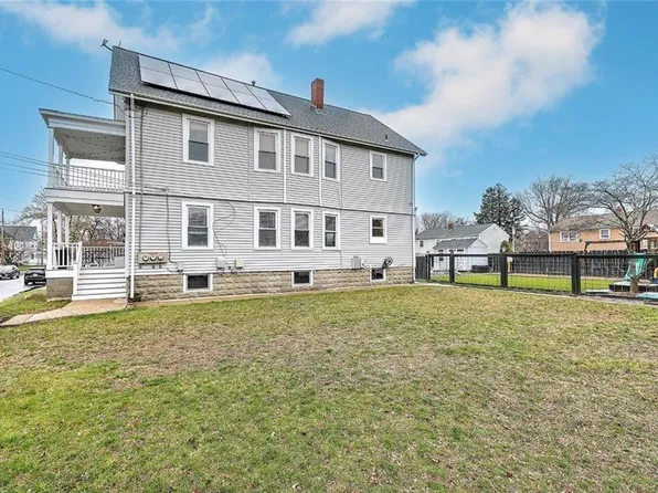 73 Washburn Ave, Rumford, RI 02916