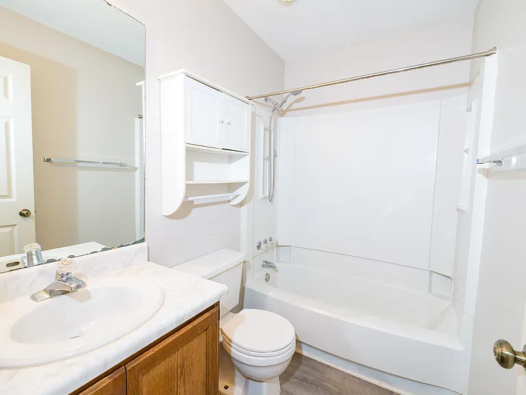 4 Astor Ct — Photo 13