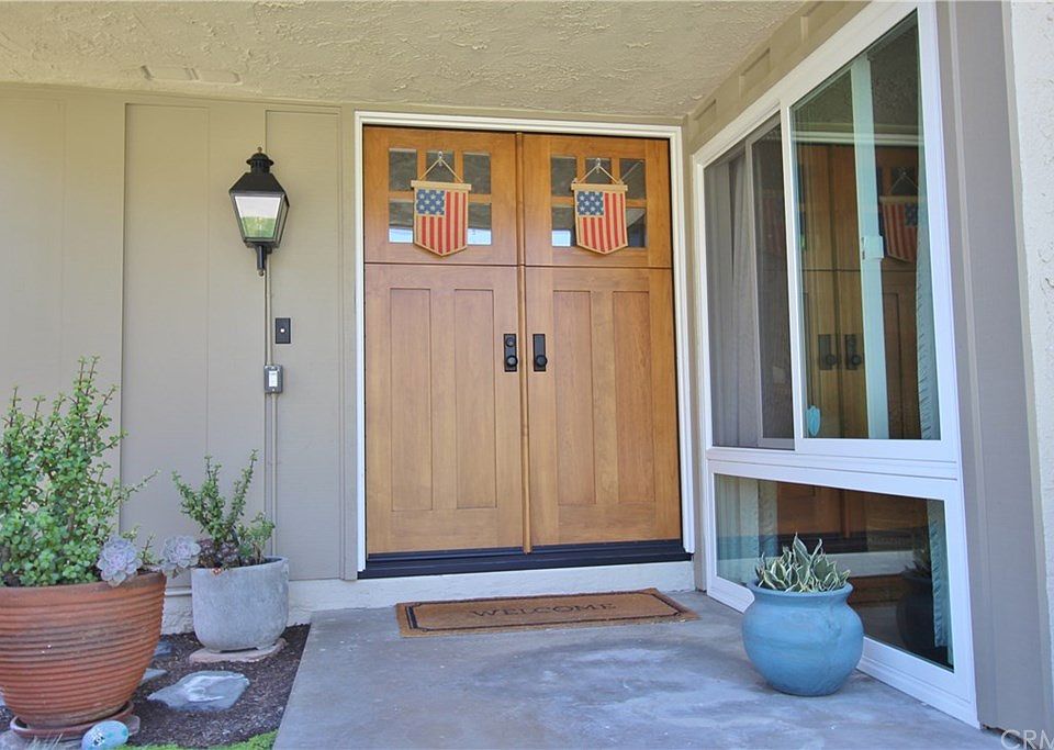 1st image of 14382 Baker St