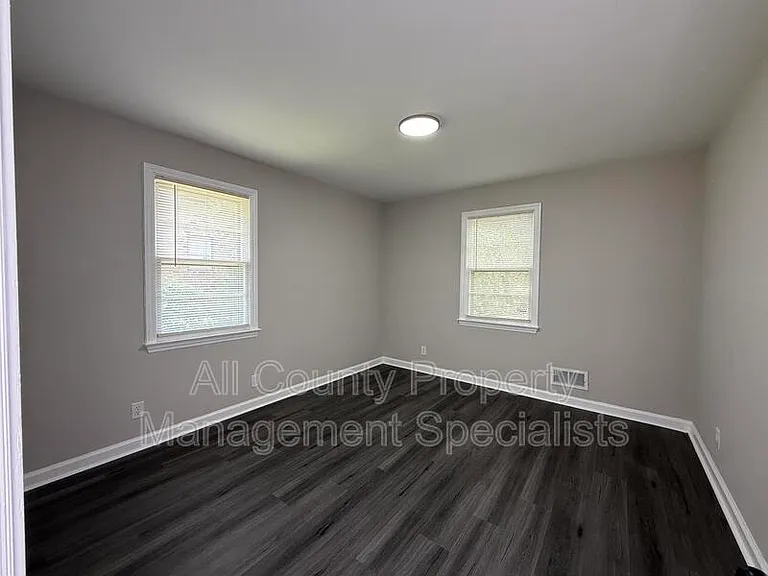 1013 Pinelane Rd — Photo 6