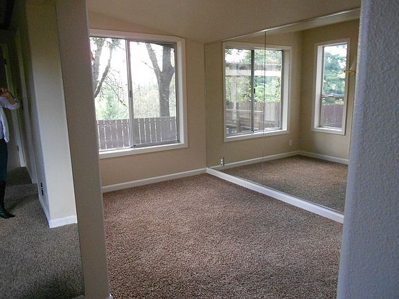 5th image of 2357 W Hills Dr