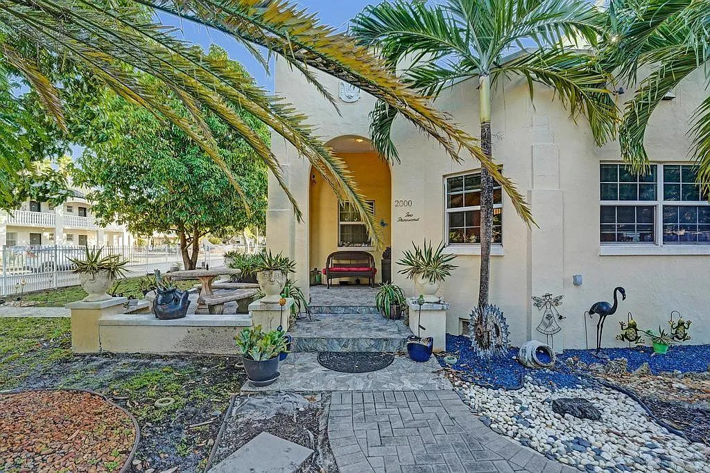 3 bed, 2.0 bath, 1307 sqft, $2,950 — Photo 1
