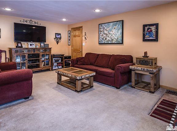 4th image of 144 Jervis Ave