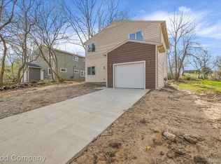 494 Bloomfield Ave, Pontiac, MI 48341