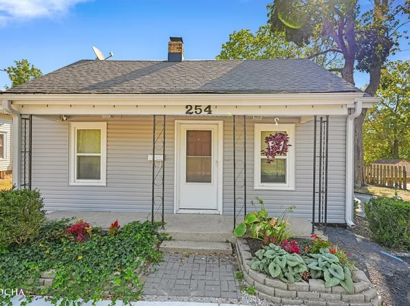 254 S Water St, Batavia, IL 60510