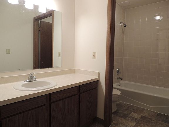 4th image of 716-730 Mansfield Ct #718