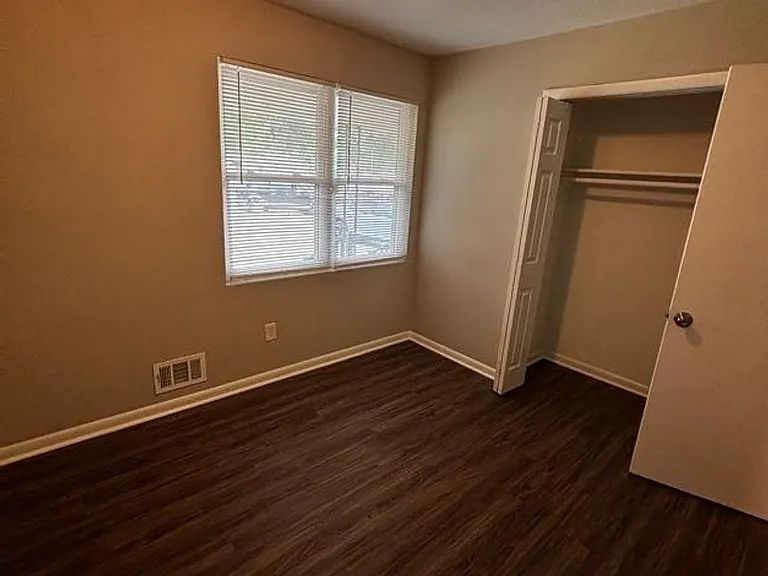 2204 Sandra Ct — Photo 8
