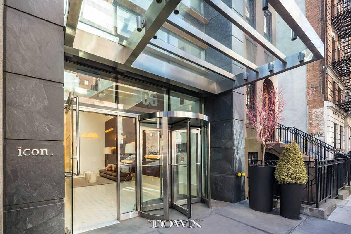 306 West 48th Street #17B in Hell's Kitchen, Manhattan | StreetEasy