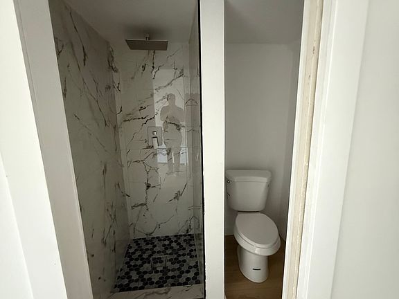 5th image of 4061 Front St #C