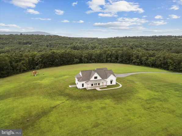 886 Middle Fork Rd, Cross Junction, VA 22625
