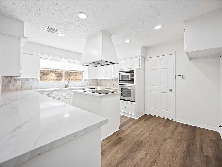 14143 Hillvale Dr — Photo 11