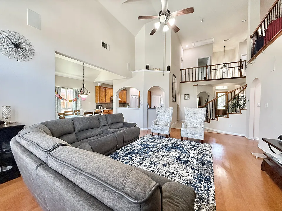 7430 Hidden Cove Ln