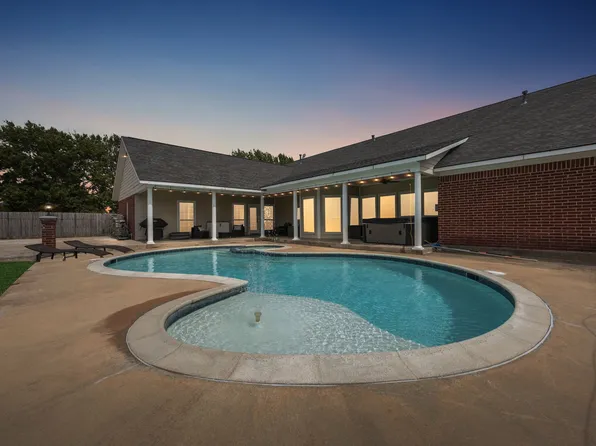 107 N Westlake Dr, Leonard, TX 75452