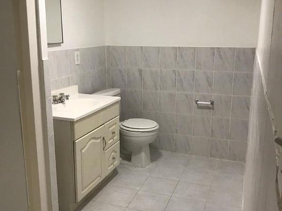 5th image of 2311 E 22nd St #Basement