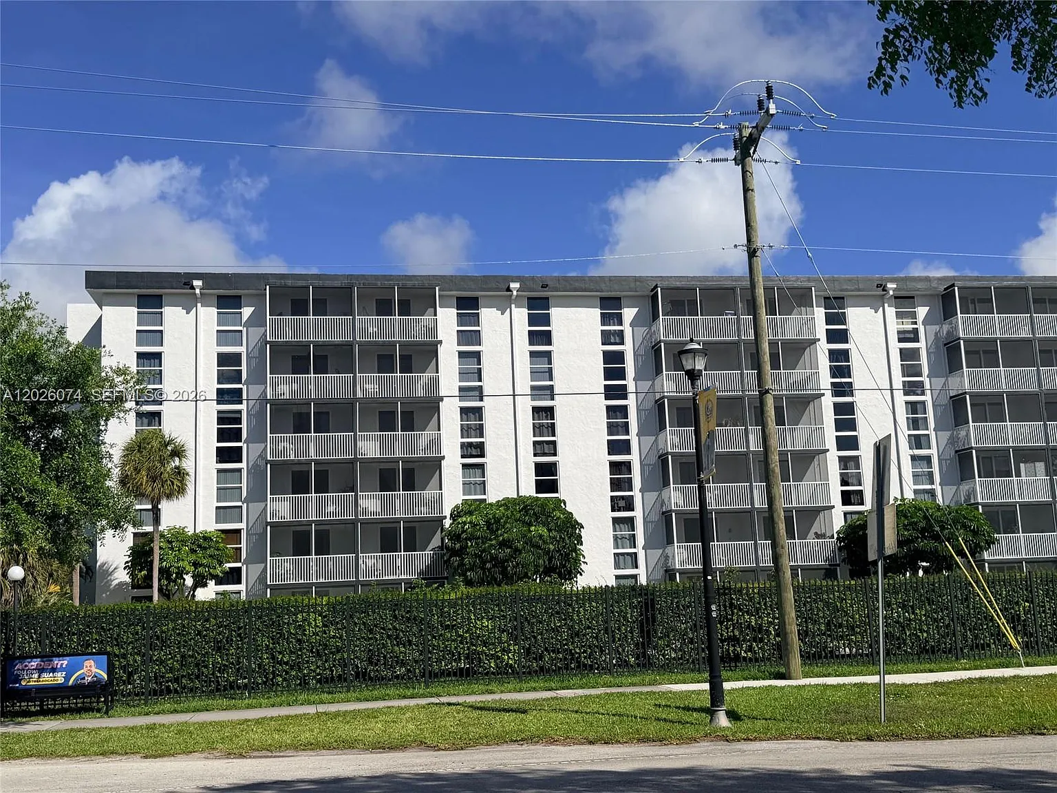 Woodside Apts Condo — Photo 2