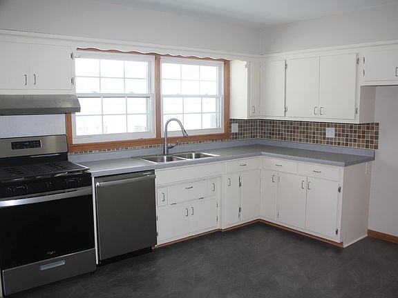 2nd image of 605 N Clark St