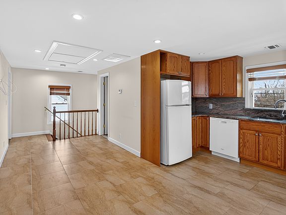 2nd image of 256 Royal Ave #2