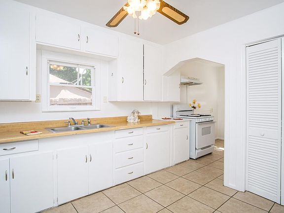 3rd image of 1043 Hoitt Ave