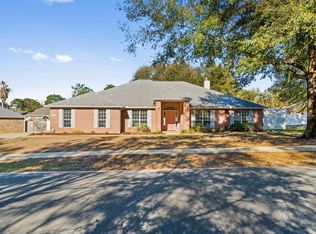 5863 Saratoga Dr, Crestview, FL 32536