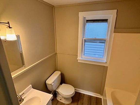 5th image of 2825 2nd St