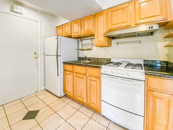 3rd image of 458 Funston Ave