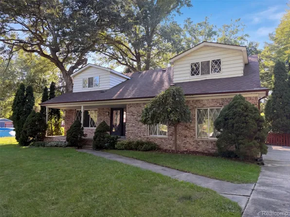 38651 Chartier St, Harrison Township, MI 48045