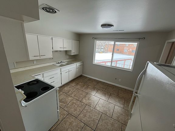4th image of 372 Alice Ave #3